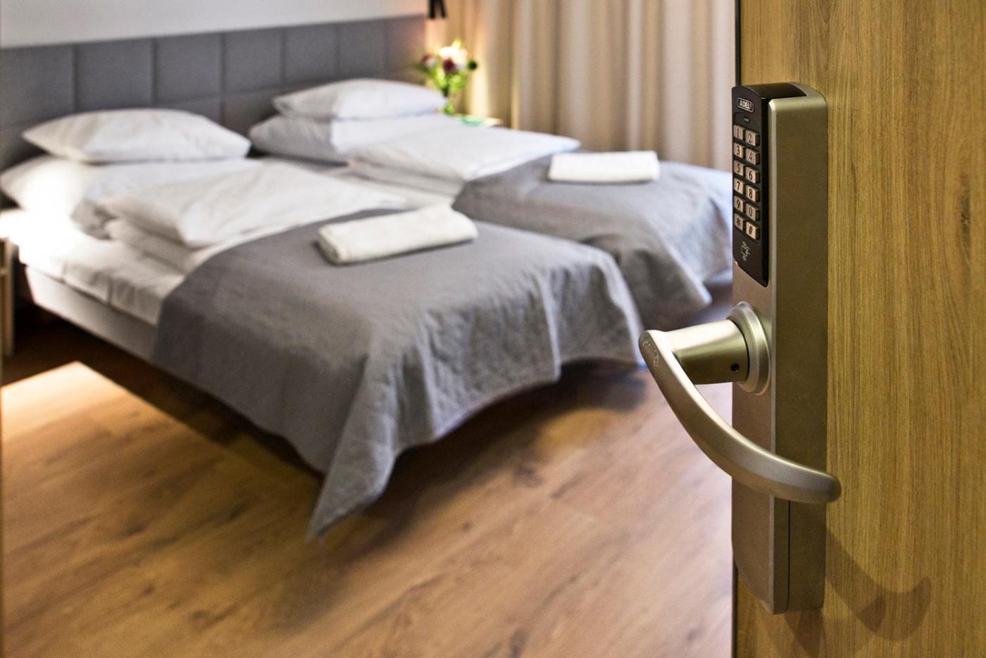 Wolska Serviced Apartments Варшава Стая снимка